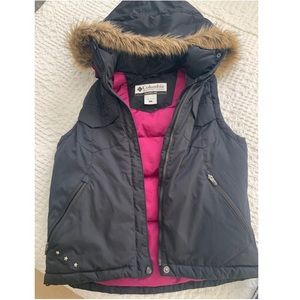 Columbia Vest with Faux Fur detachable hood